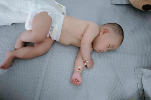 无锡宝宝脸上有白色斑块 无锡宝宝脸上有白色斑块